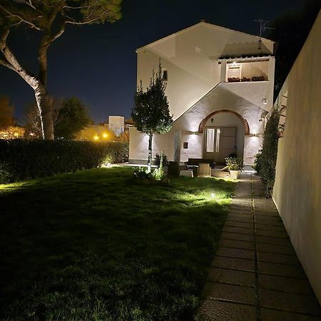 La Villa Apartments Tinaia - Excellent For Sardegna & Corsica - 6-8 Beds - Private Parking Included With Camera Livorno Exteriér fotografie