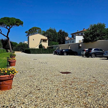La Villa Apartments Tinaia - Excellent For Sardegna & Corsica - 6-8 Beds - Private Parking Included With Camera Livorno Exteriér fotografie