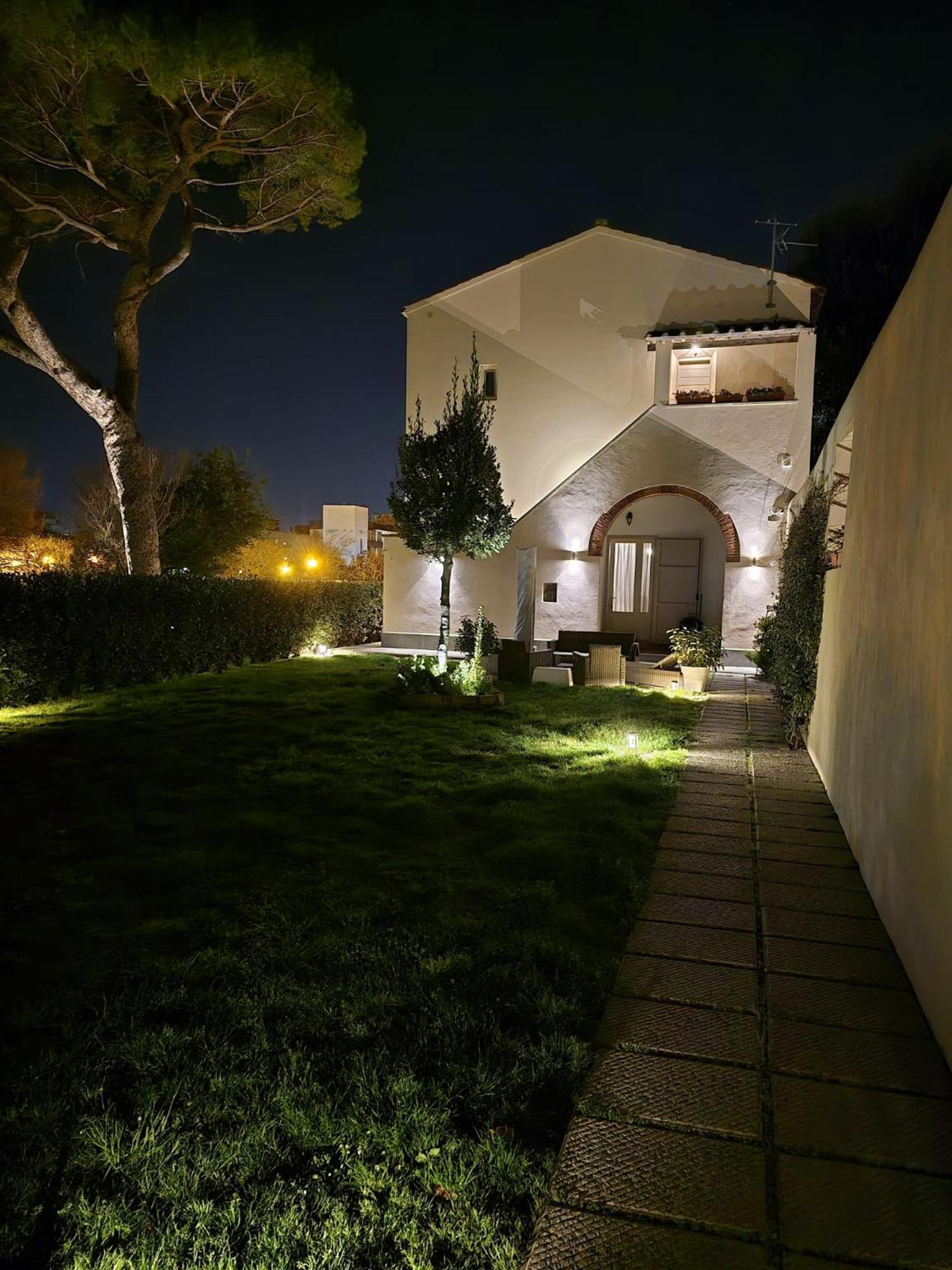 La Villa Apartments Tinaia - Excellent For Sardegna & Corsica - 6-8 Beds - Private Parking Included With Camera Livorno Exteriér fotografie
