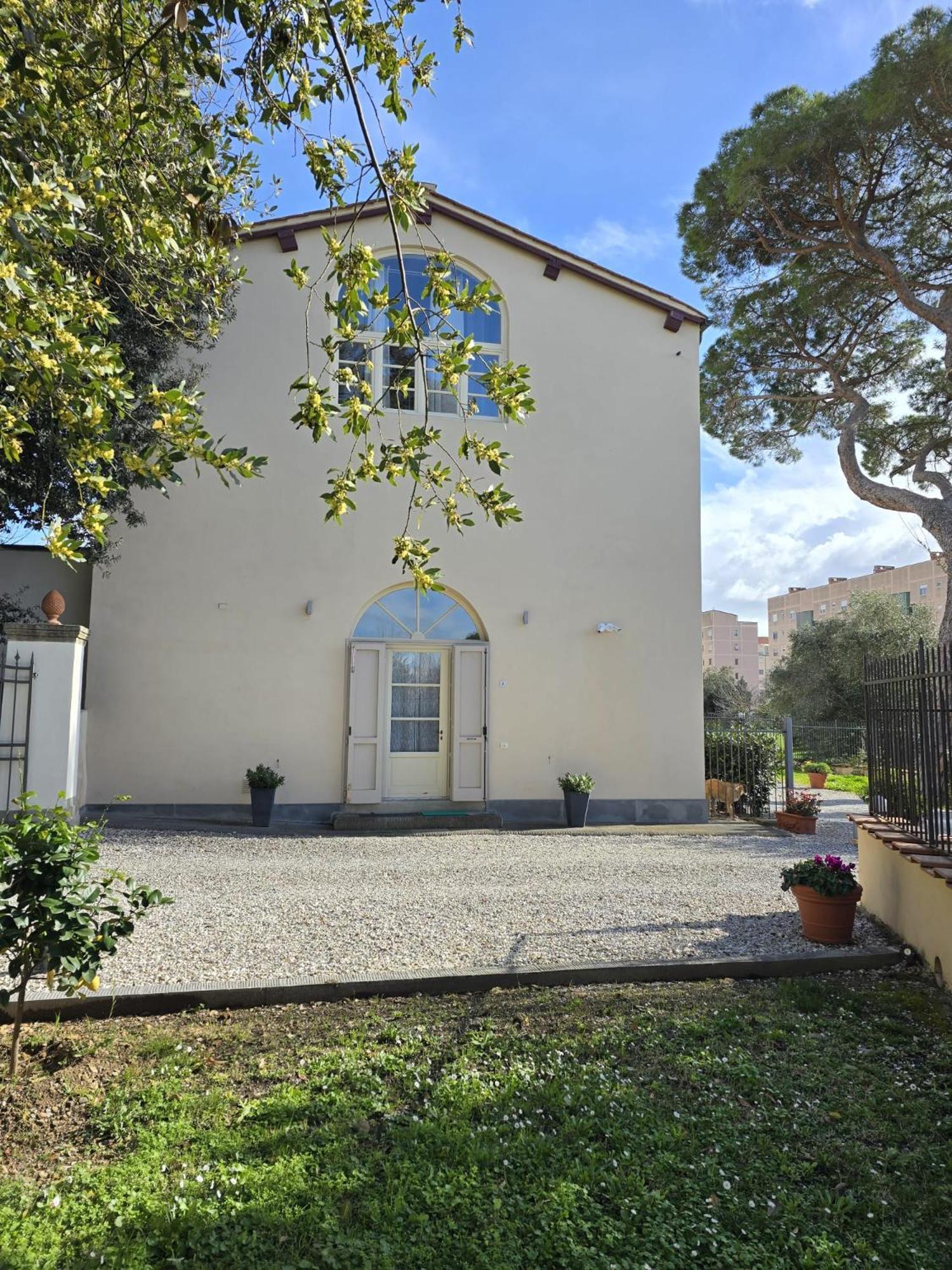 La Villa Apartments Tinaia - Excellent For Sardegna & Corsica - 6-8 Beds - Private Parking Included With Camera Livorno Exteriér fotografie