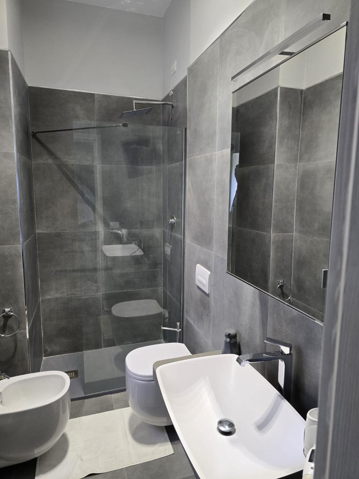 La Villa Apartments Tinaia - Excellent For Sardegna & Corsica - 6-8 Beds - Private Parking Included With Camera Livorno Exteriér fotografie
