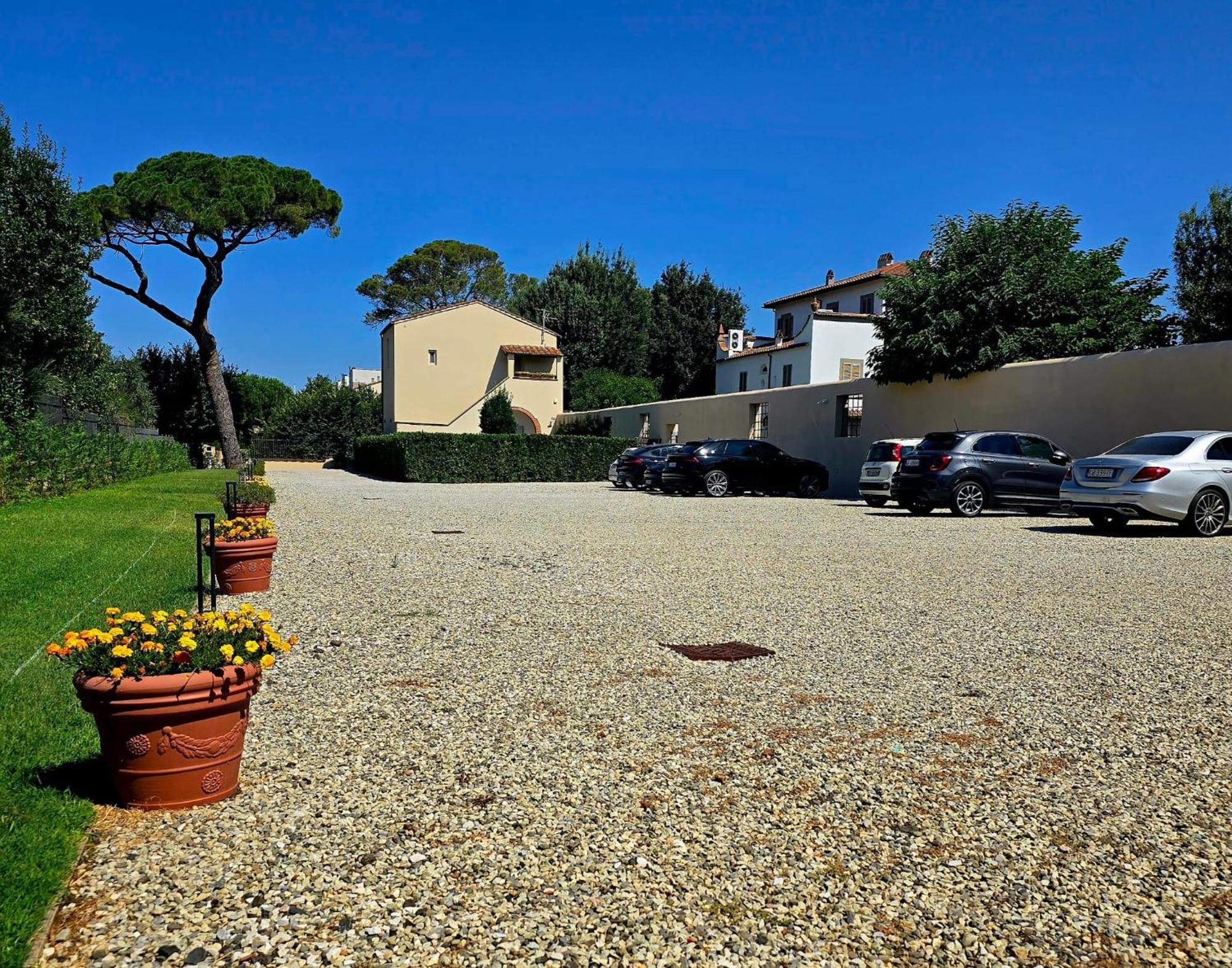 La Villa Apartments Tinaia - Excellent For Sardegna & Corsica - 6-8 Beds - Private Parking Included With Camera Livorno Exteriér fotografie