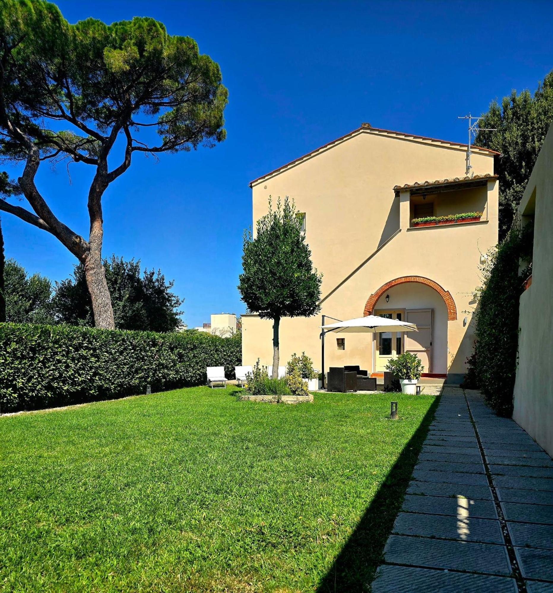 La Villa Apartments Tinaia - Excellent For Sardegna & Corsica - 6-8 Beds - Private Parking Included With Camera Livorno Exteriér fotografie