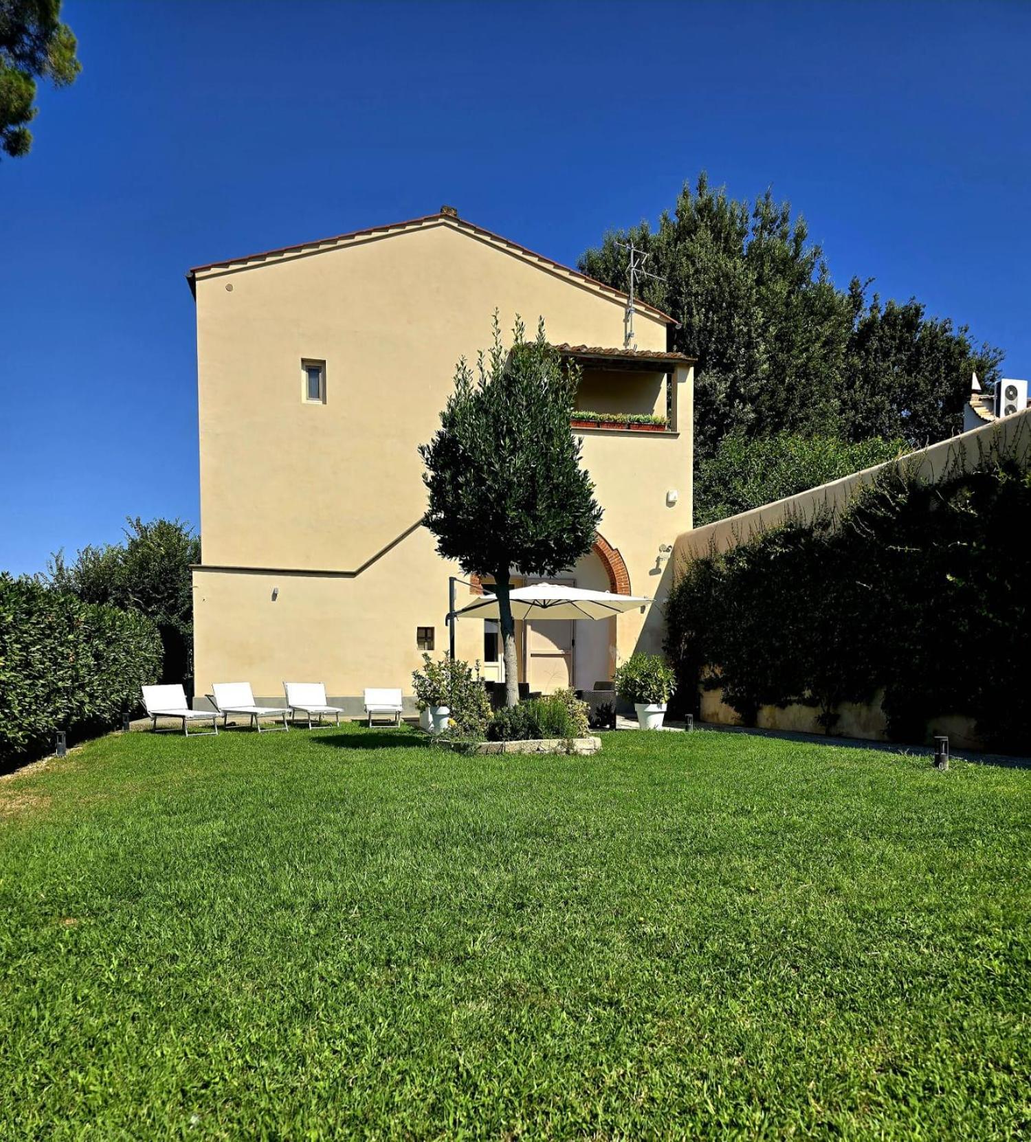La Villa Apartments Tinaia - Excellent For Sardegna & Corsica - 6-8 Beds - Private Parking Included With Camera Livorno Exteriér fotografie